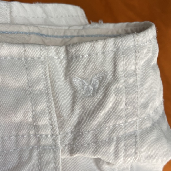 American Eagle beachy distressed white chinos low rise size 4 - Picture 8 of 8
